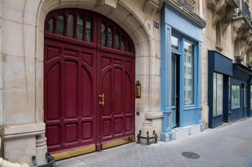 Luxury Industrial Suite with Private Hammam at Paris Montparnasse