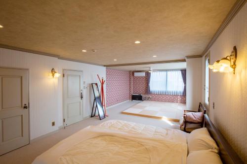 a bedroom with a large bed in a room at mahoratto in Aomori