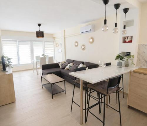 Beautiful Modern Flat Near the Beach & Pool photo 3
