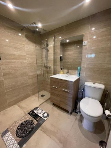 Beautiful Modern Flat Near the Beach & Pool photo 7