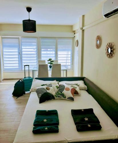 Beautiful Modern Flat Near the Beach & Pool photo 9