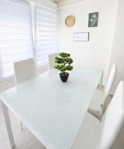 Beautiful Modern Flat Near the Beach & Pool photo 8