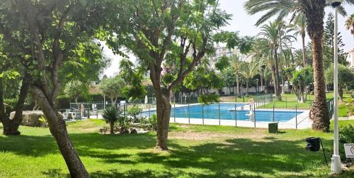 Beautiful Modern Flat Near the Beach & Pool photo 12