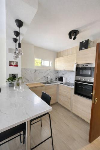 Beautiful Modern Flat Near the Beach & Pool photo 4