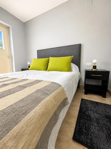 a bedroom with a large bed with a green pillow at Paramont Rosario 2 in Rosario de la Frontera