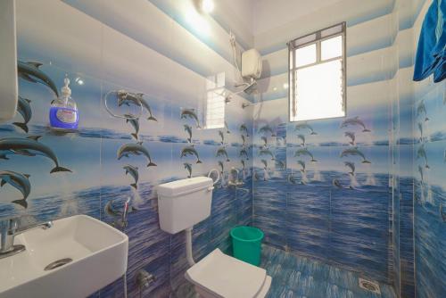 a bathroom with a toilet and a sink at ll VIBE WITH US II BIG DADDY VILLA II 6BHK II AC II PRIVATE POOL II in Lonavala