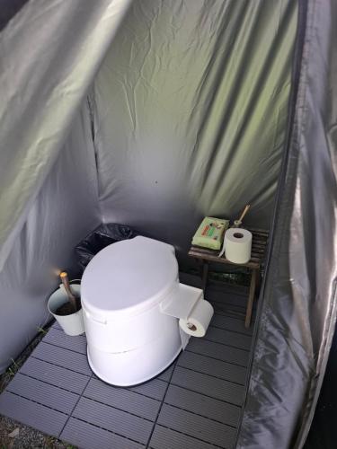 a bathroom with a toilet in a tent at Glamping in Alingsås