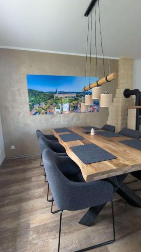 a dining room with a wooden table and chairs at Ferienhaus freiZeit in Rudolstadt