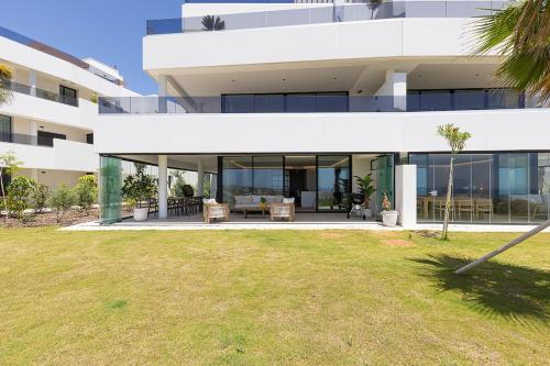 4 Bedroom Sea View Apartment at Estepona Hills