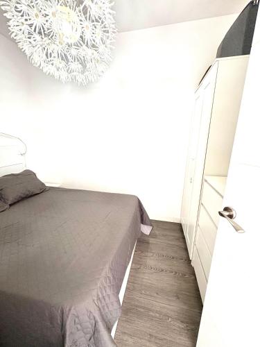 Torremolinos vistas al mar, dormitorio independiente, wifi y piscina en verano