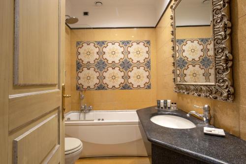 a bathroom with a sink and a toilet and a tub at Hotel Aventino in Rome