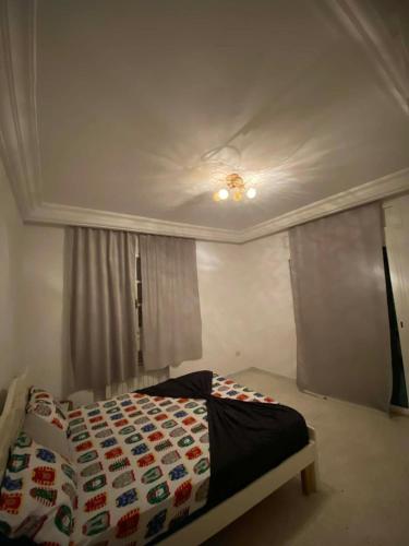 a bedroom with a bed and a ceiling at Cozy Appartement Mahdia in Mahdia