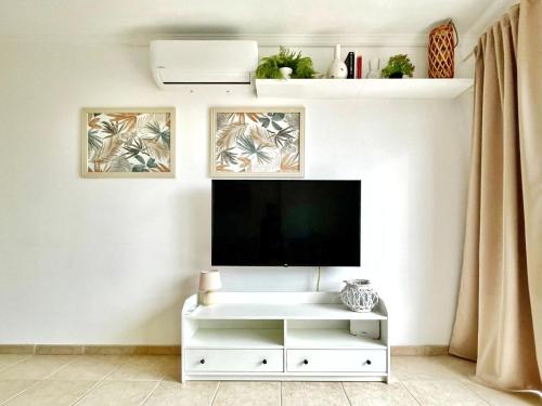 ESTRELLA CANARIA - Los Cristianos, AC, pool, fibre net, tv channels