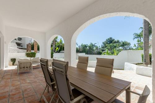 Amplio apartamento con gran porche