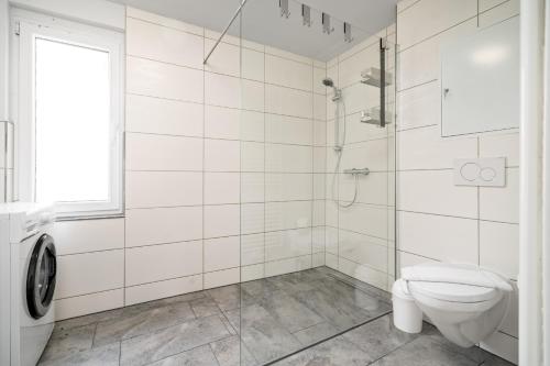 a white bathroom with a toilet and a shower at Ferienhaus Alt-Gaarz in Lärz