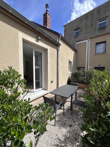 Maison calme avec terrasse, centre ville A