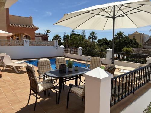 Villa Casa Rosi, familiar, vistas al mar, piscina privada y AA