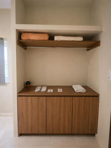 a room with a wooden counter with two towels at Regina Hotel in Kissamos