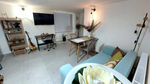 Cozy suite by Spiros & Marina