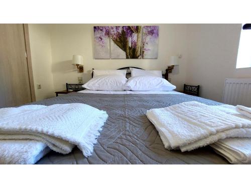Cozy suite by Spiros & Marina