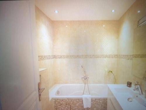 a bathroom with a tub and a sink at Chic Villa Webb Cannes in Cannes