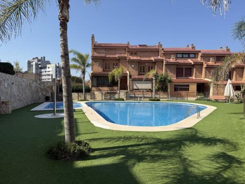 Vistas Panorámicas al Mediterráneo y 2 Piscinas By Turihome