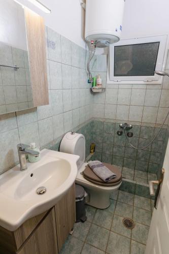 a bathroom with a sink and a toilet at MARINA in Perama
