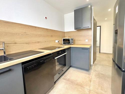 Appartement 3 chambres avec terrasse et Parking à Fréjus