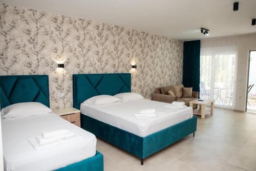 a bedroom with two beds and a couch at Casa Al Mare in Ulcinj