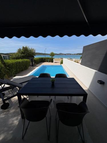 Apartment Lydia with private pool on the beach