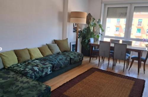 Trastevere Bright Terrace Apartment