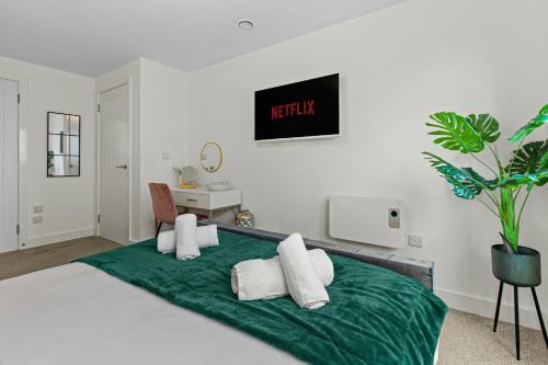 Luxury City Retreat - sleeps 6 with Games, Netflix & Record Player photo 20