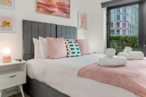 Luxury City Retreat - sleeps 6 with Games, Netflix & Record Player photo 22