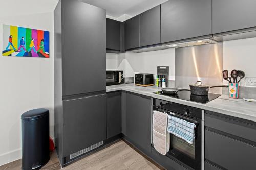 Luxury City Retreat - sleeps 6 with Games, Netflix & Record Player photo 23