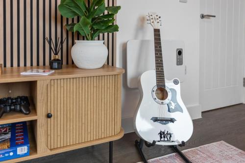 Luxury City Retreat - sleeps 6 with Games, Netflix & Record Player photo 31