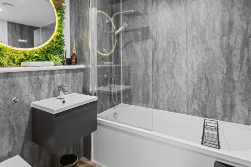 Luxury City Retreat - sleeps 6 with Games, Netflix & Record Player photo 33
