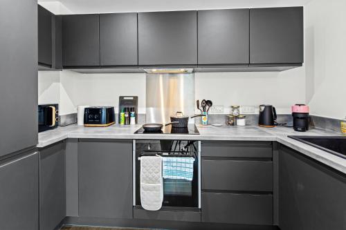 Luxury City Retreat - sleeps 6 with Games, Netflix & Record Player photo 14