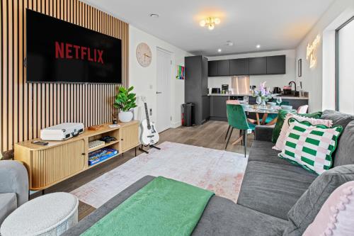 Luxury City Retreat - sleeps 6 with Games, Netflix & Record Player photo 39
