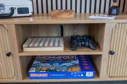 Luxury City Retreat - sleeps 6 with Games, Netflix & Record Player photo 38