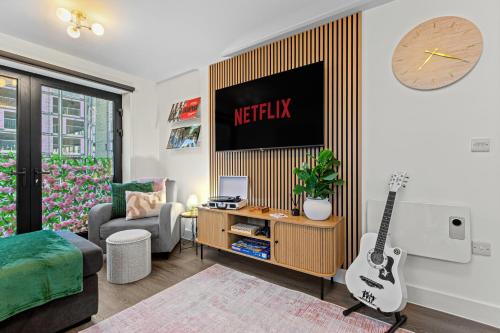 Luxury City Retreat - sleeps 6 with Games, Netflix & Record Player photo 40