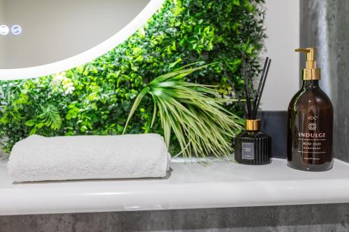Luxury City Retreat - sleeps 6 with Games, Netflix & Record Player photo 43