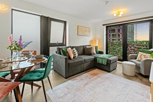 Luxury City Retreat - sleeps 6 with Games, Netflix & Record Player photo 16