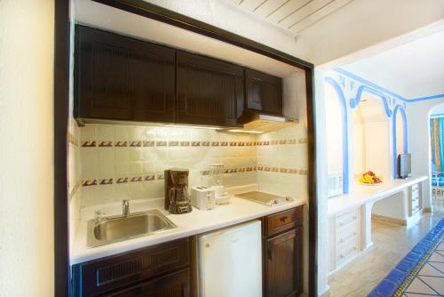 Ett kök eller pentry på Pueblo Bonito Los Cabos Blanco Beach Resort - All Inclusive