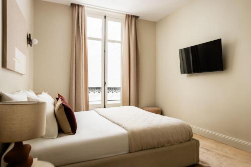 Arc de Triomphe Luxury 3 Bed 3,5 Bath