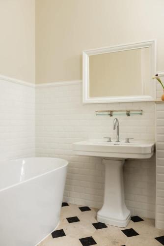 Arc de Triomphe Luxury 3 Bed 3,5 Bath