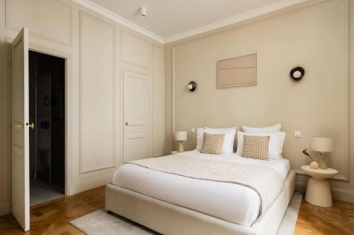 Arc de Triomphe Luxury 3 Bed 3,5 Bath