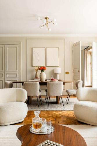 Arc de Triomphe Luxury 3 Bed 3,5 Bath