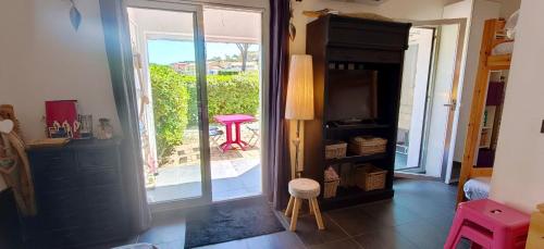 Studio in Saint-Aygulf with direct beach access