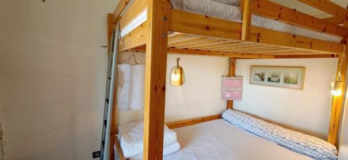 Studio in Saint-Aygulf with direct beach access