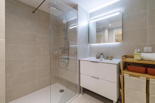 Quiet & Pretty 1 Bdr in the City Center